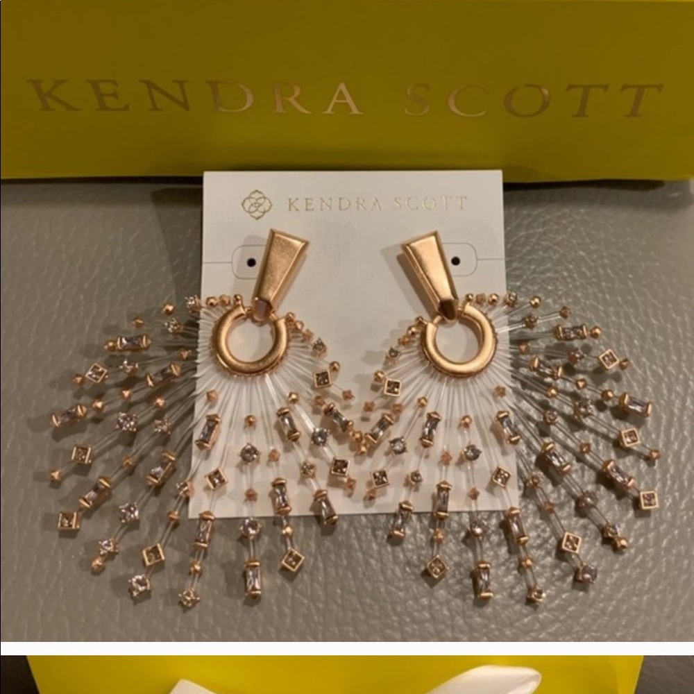 ISO:Kendra Scott Gold Fabia earrings
